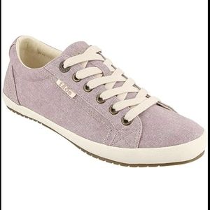 Taos Mauve Lavendar Sneakers Star Size 6
